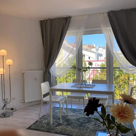 City Am Rhein 4 *