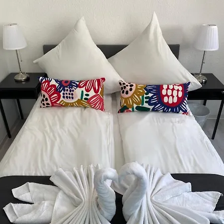 City Am Rhein 4 *