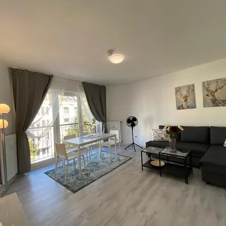 City Am Rhein 4 *